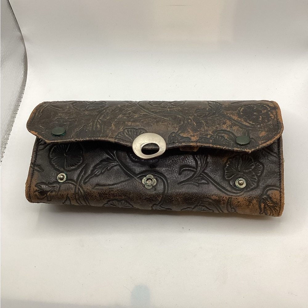Floral Embossed Leather Wallet 1900s Nail Manicure Set